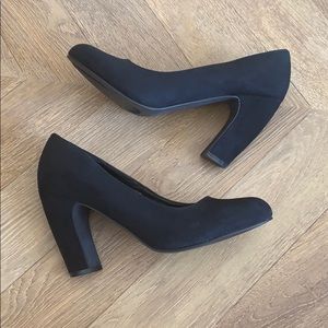 Black suede-like Steve Madden Heel